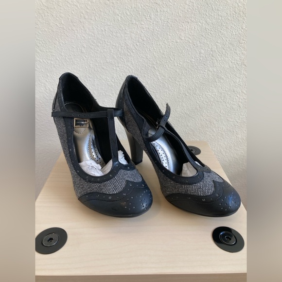 Dexflex Comfort Black and Herringbone Women's Pumps/Heels - Picture 2 of 11